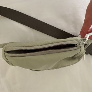 Lululemon clean lines belt bag